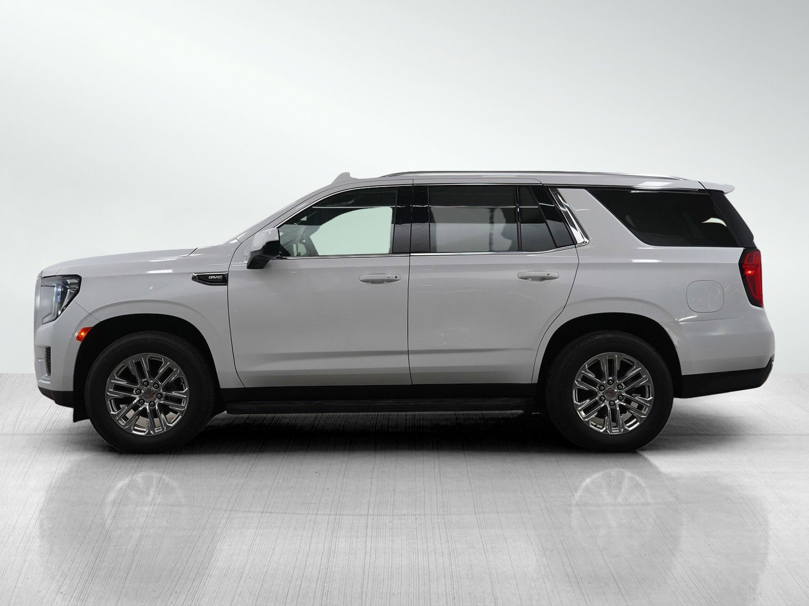 Used 2024 GMC Yukon SLE with VIN 1GKS2AKD1RR208698 for sale in Bloomington, Minnesota