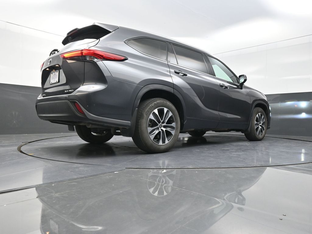 2022 Toyota Highlander XLE photo 23