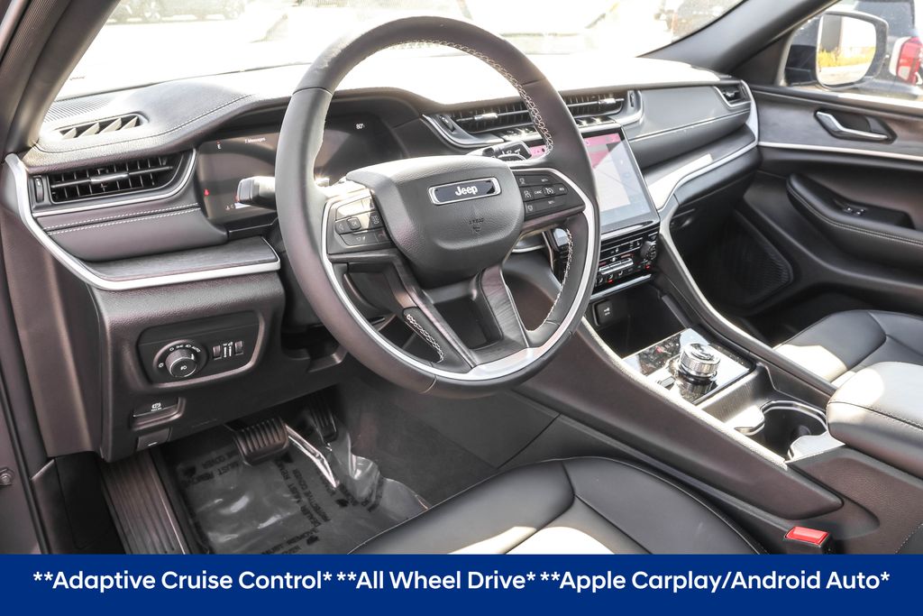 2025 Jeep Grand Cherokee Limited photo 3