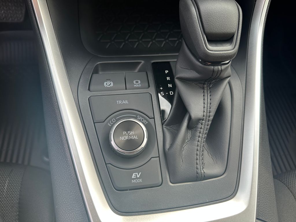 2025 Toyota RAV4 Hybrid XLE photo 17