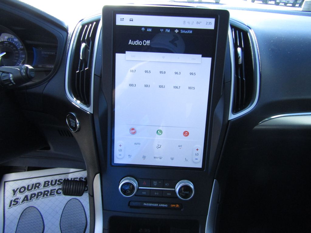 2022 Ford Edge SEL photo 12