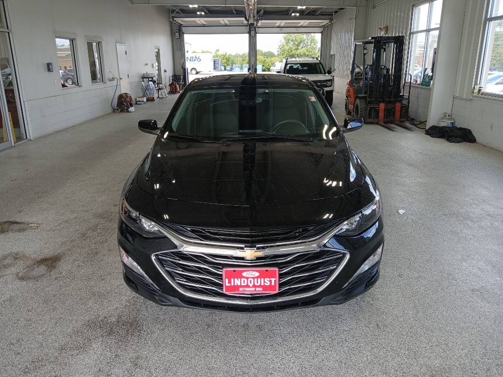 2023 Chevrolet Malibu 1LT photo 2