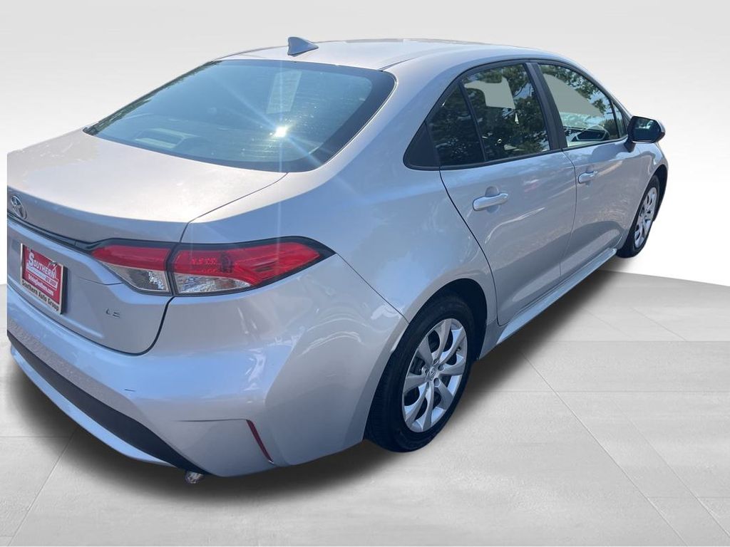 2022 Toyota Corolla LE photo 4