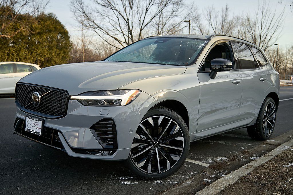 2026 VOLVO XC60 - Image 2