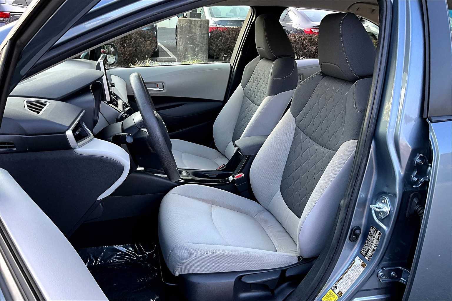 2021 Toyota Corolla LE photo 7