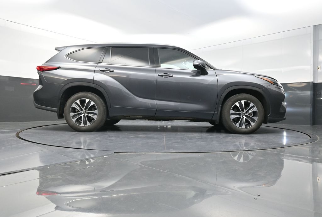 2022 Toyota Highlander XLE photo 24