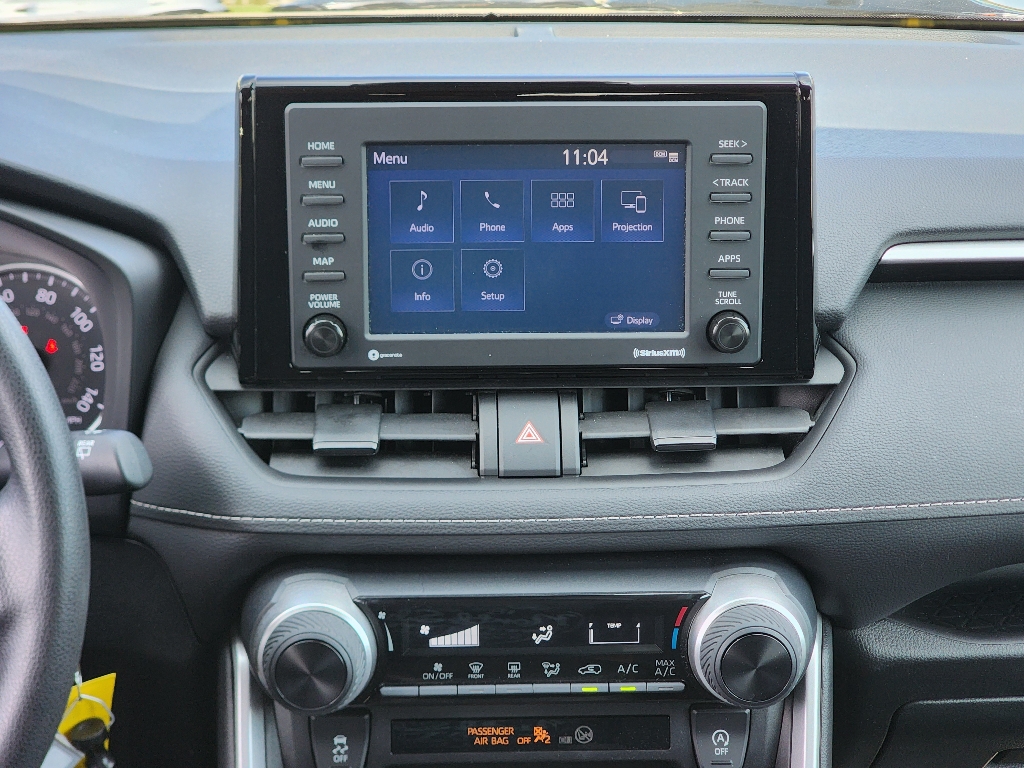 2022 Toyota RAV4 LE photo 2