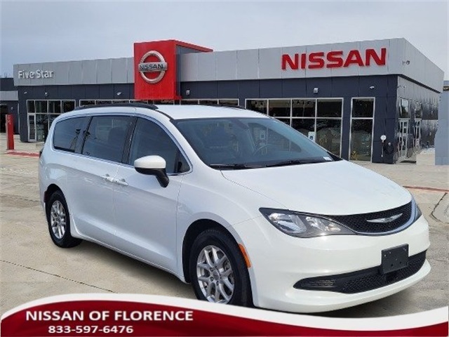 2021 Chrysler Voyager's photo