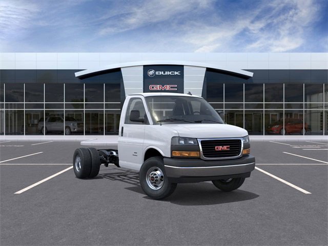 2025 GMC Savana Cutaway Work Van's photo