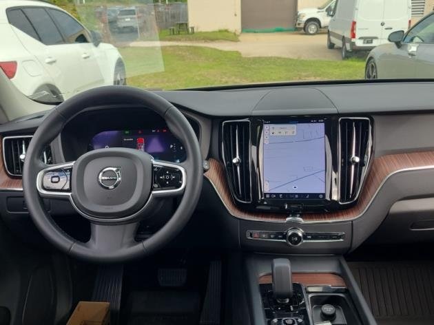 2023 Volvo XC60 Plus photo 4