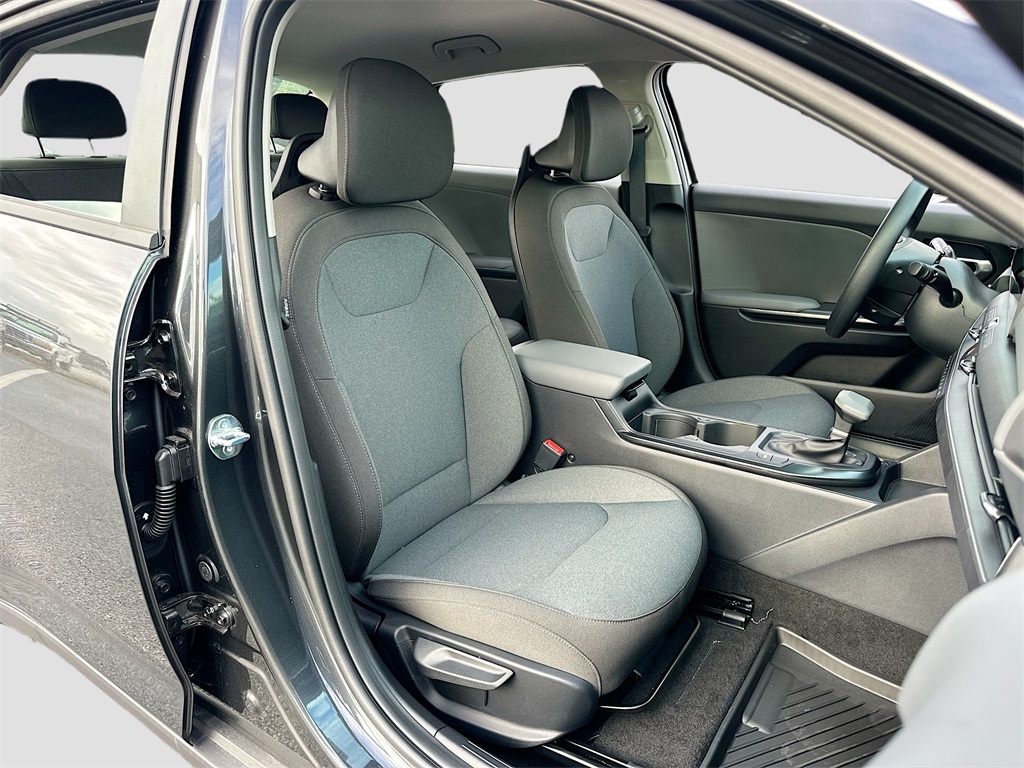 2025 Kia K4 LXS photo 24