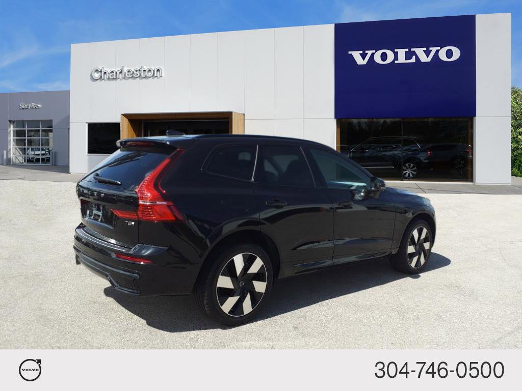 2025 Volvo XC60 Hybrid Plus photo 3