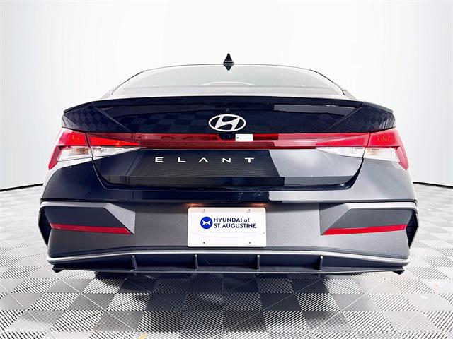 2025 Hyundai Elantra SEL Sport photo 4