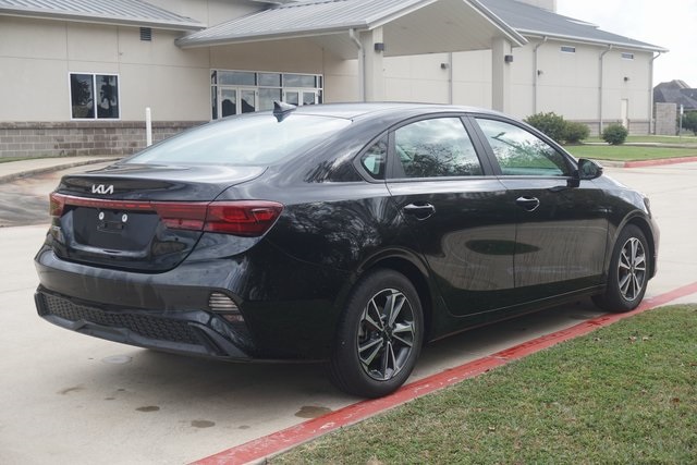 2024 Kia Forte LXS photo 4