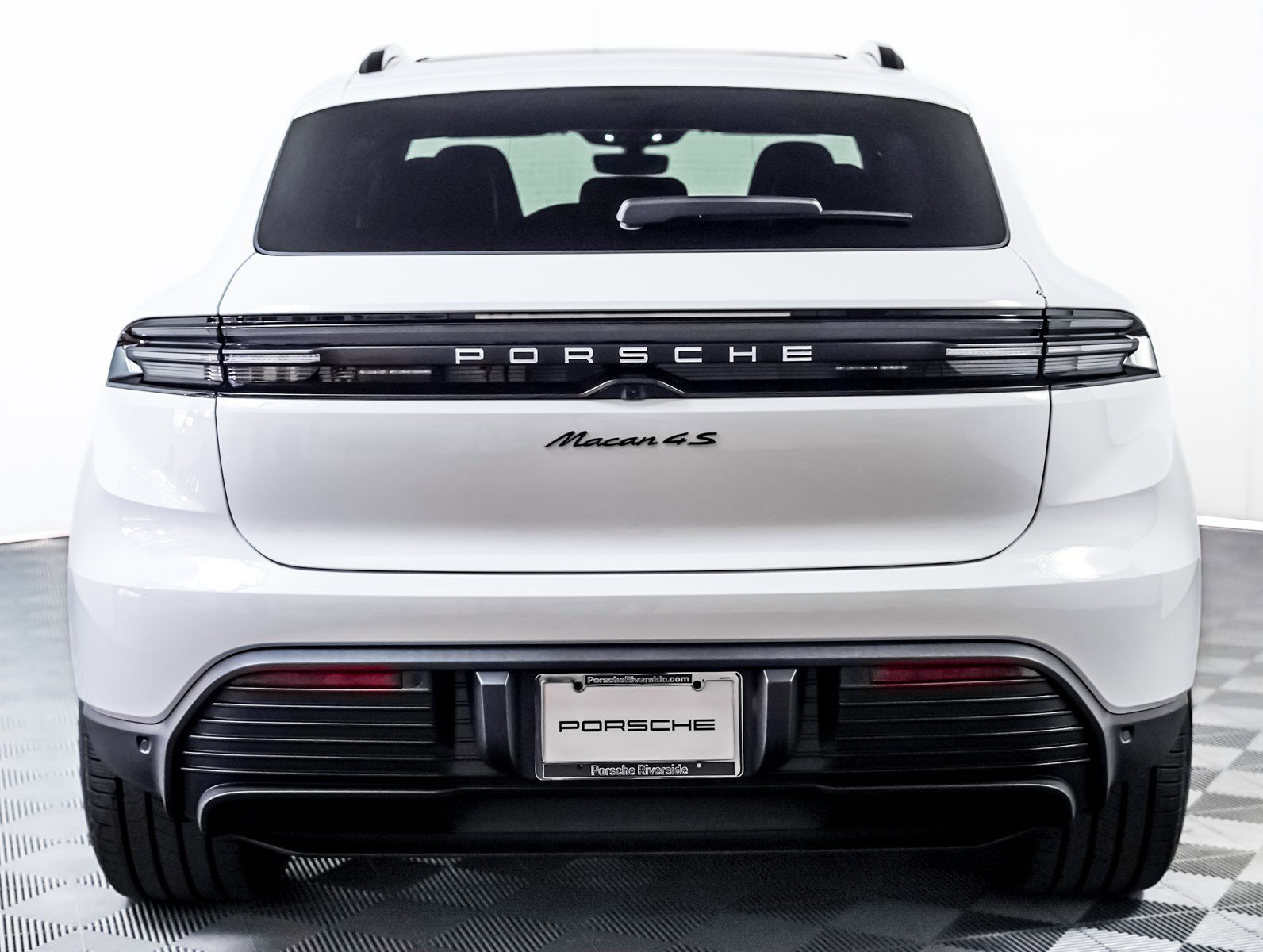2025 Porsche Macan Electric photo 11