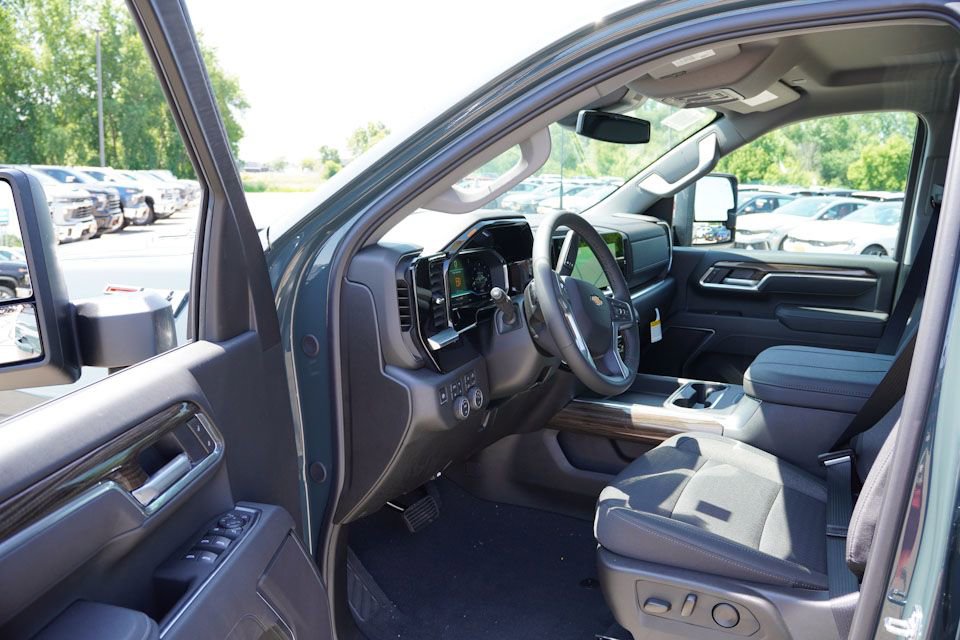 2025 Chevrolet Silverado 3500HD LT Z71 photo 10