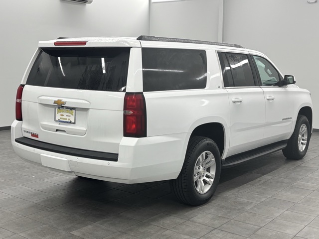 2019 Chevrolet Suburban LT photo 2