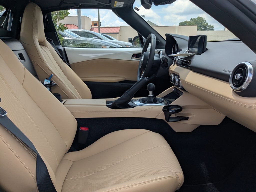 2025 Mazda MX-5 Miata Miata RF Grand Touring photo 13