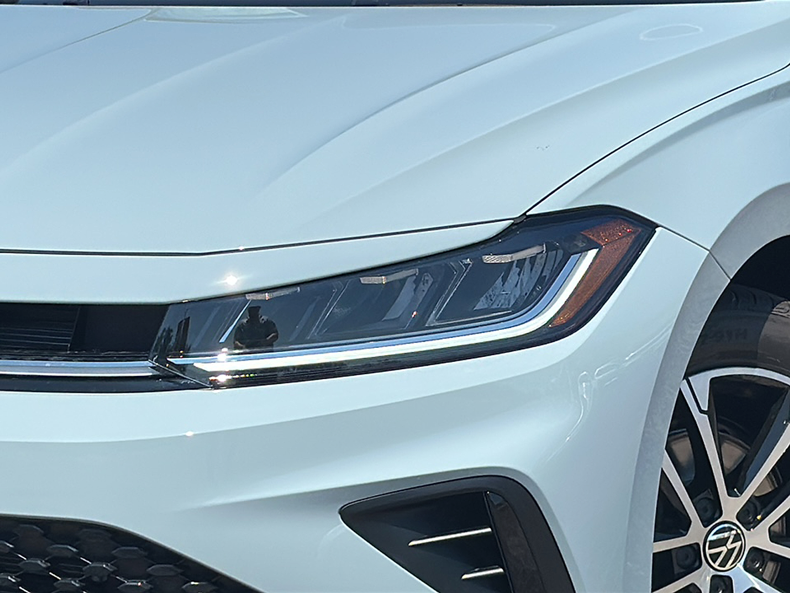 2025 Volkswagen Jetta 1.5T Sport photo 2