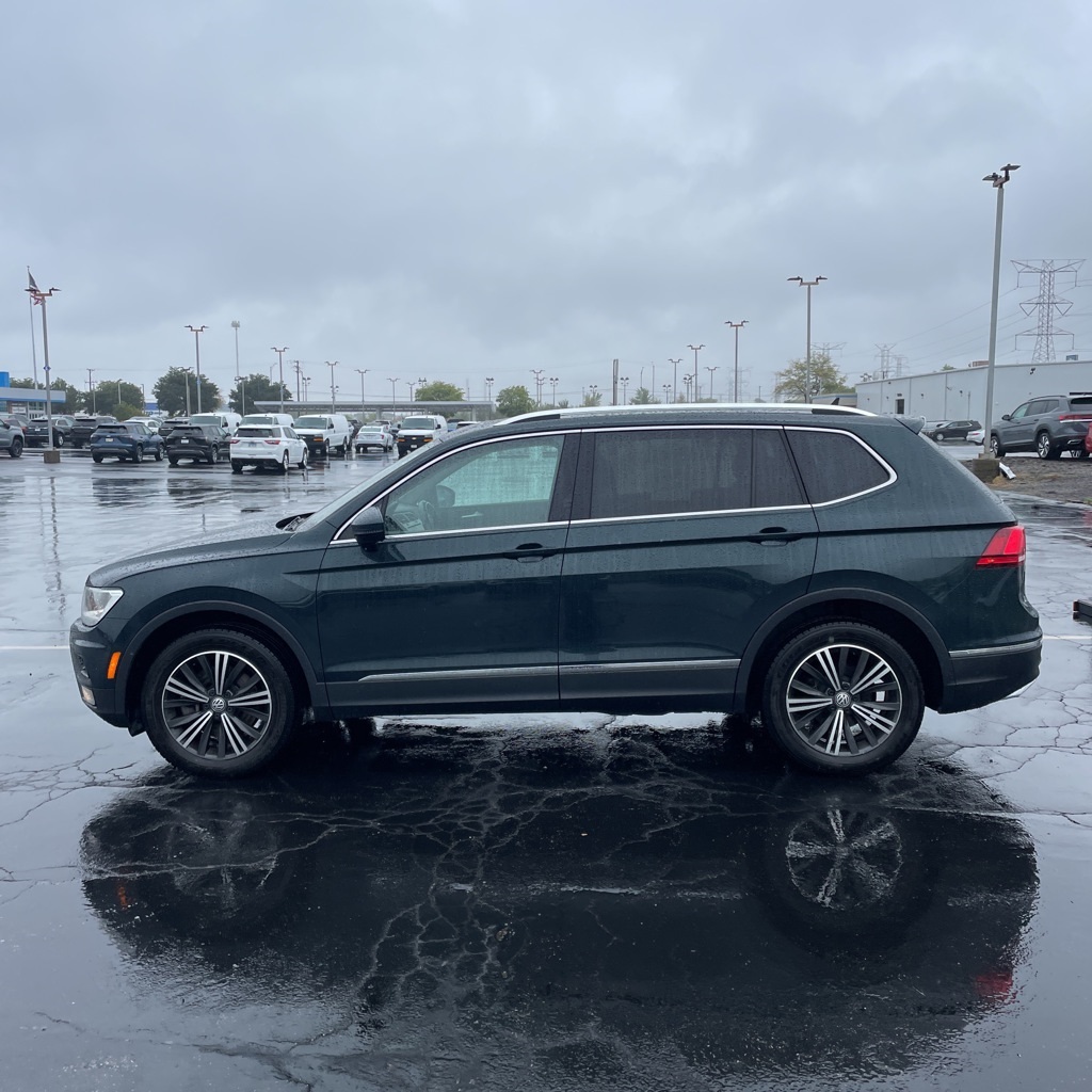 2018 Volkswagen Tiguan SEL photo 2
