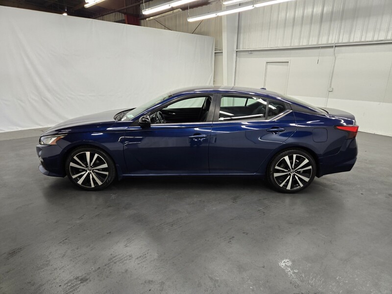 2019 Nissan Altima SR photo 2