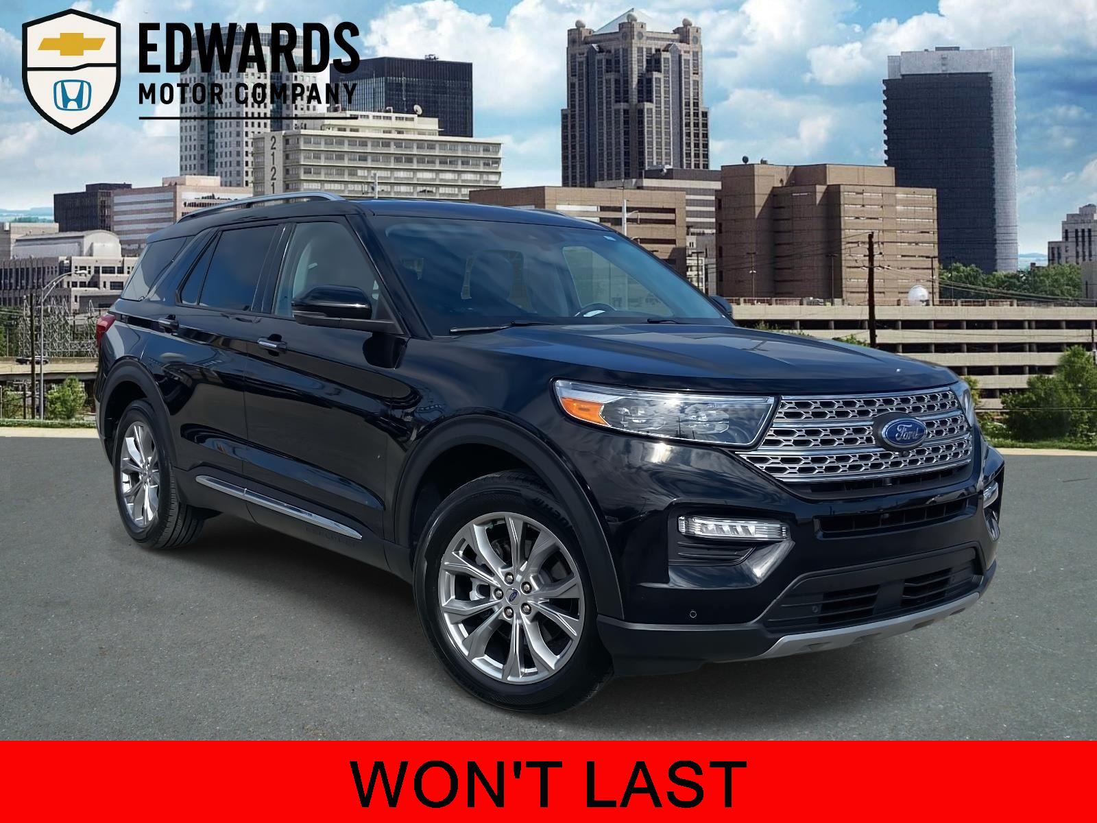 2022 Ford Explorer Limited's photo