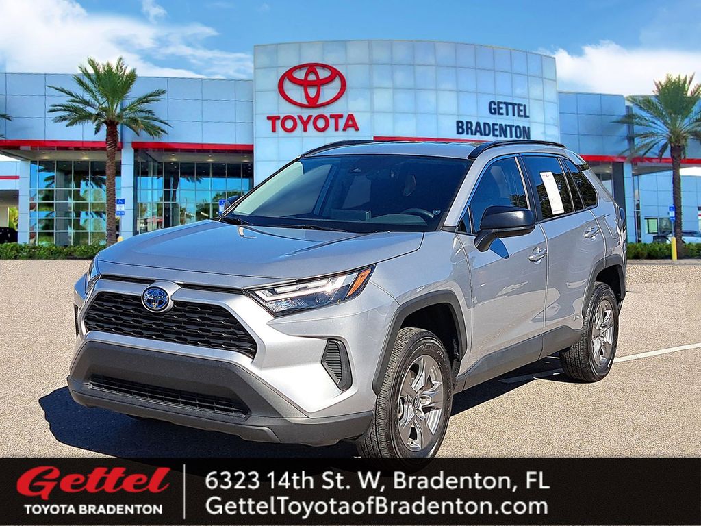 2024 Toyota RAV4 LE's photo