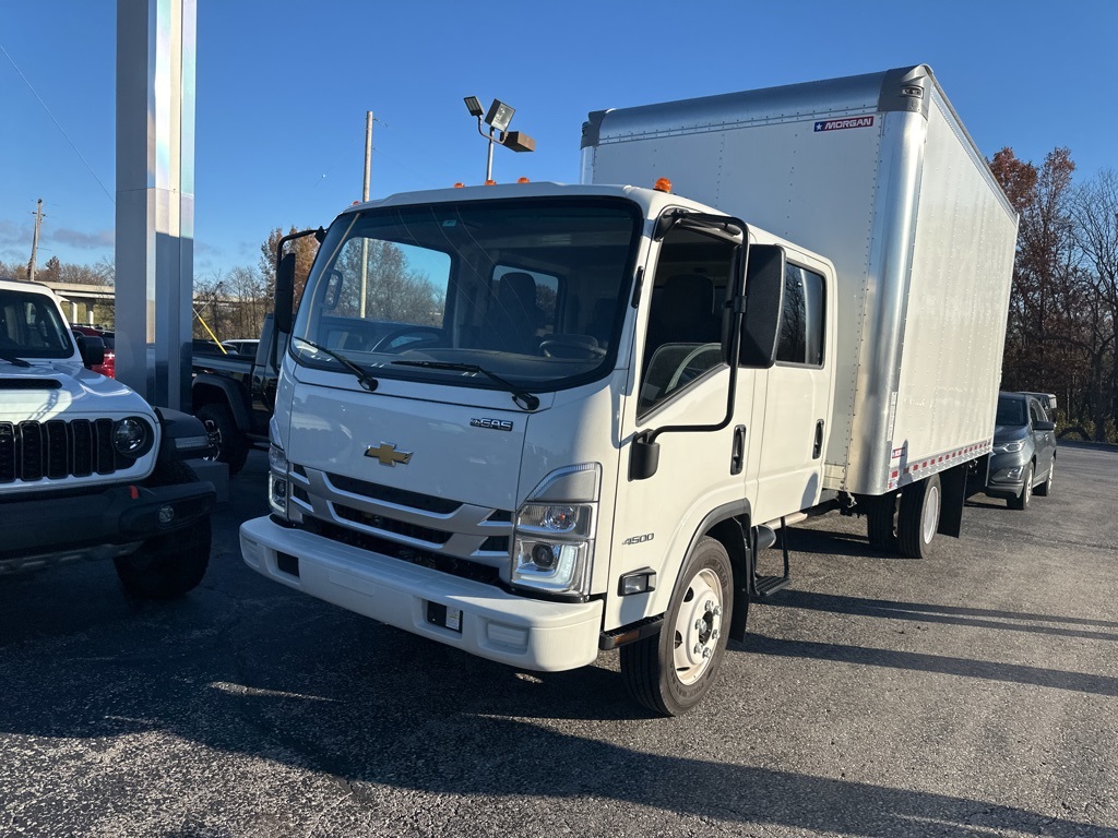 2024 Chevrolet Silverado 4500HD photo 3