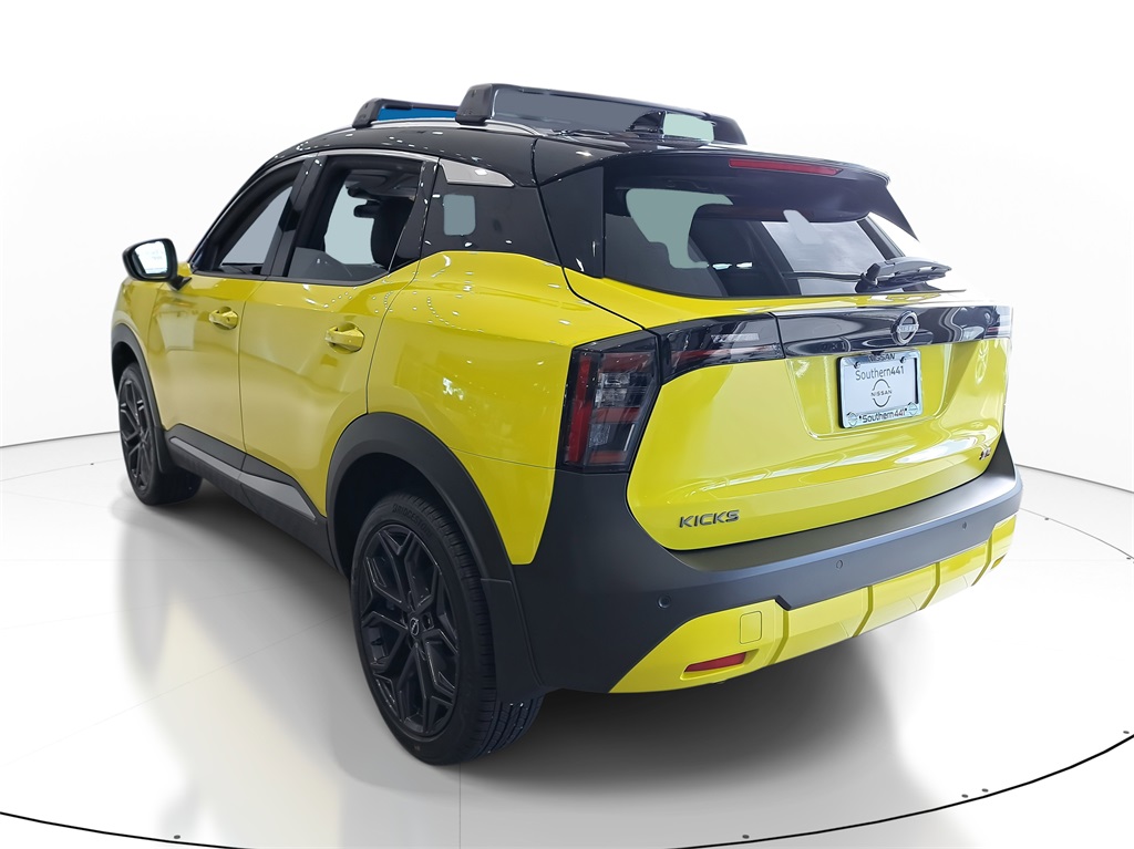 2026 Nissan Kicks SR photo 5