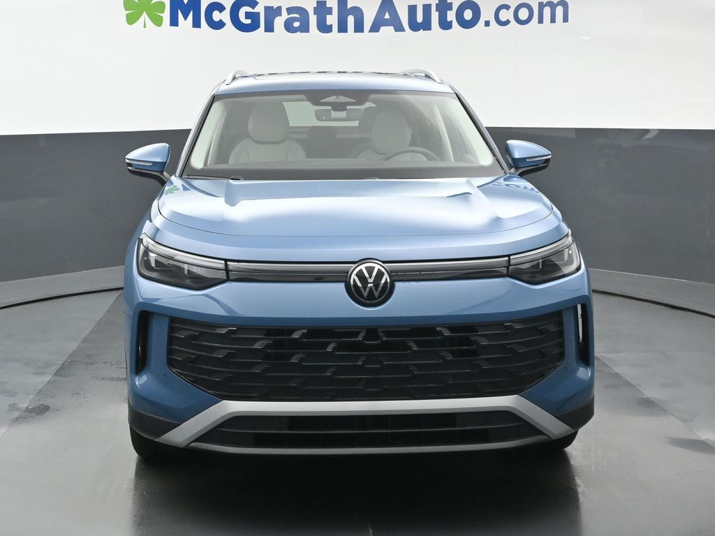 2025 Volkswagen Tiguan SE photo 2