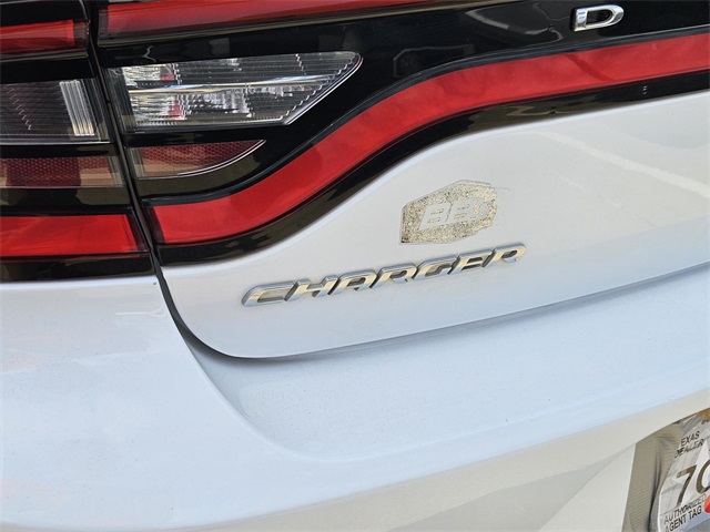 2016 Dodge Charger SE photo 2