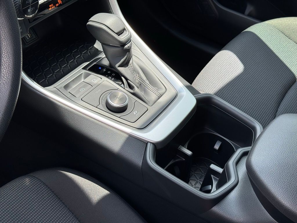 2025 Toyota RAV4 Hybrid LE photo 14