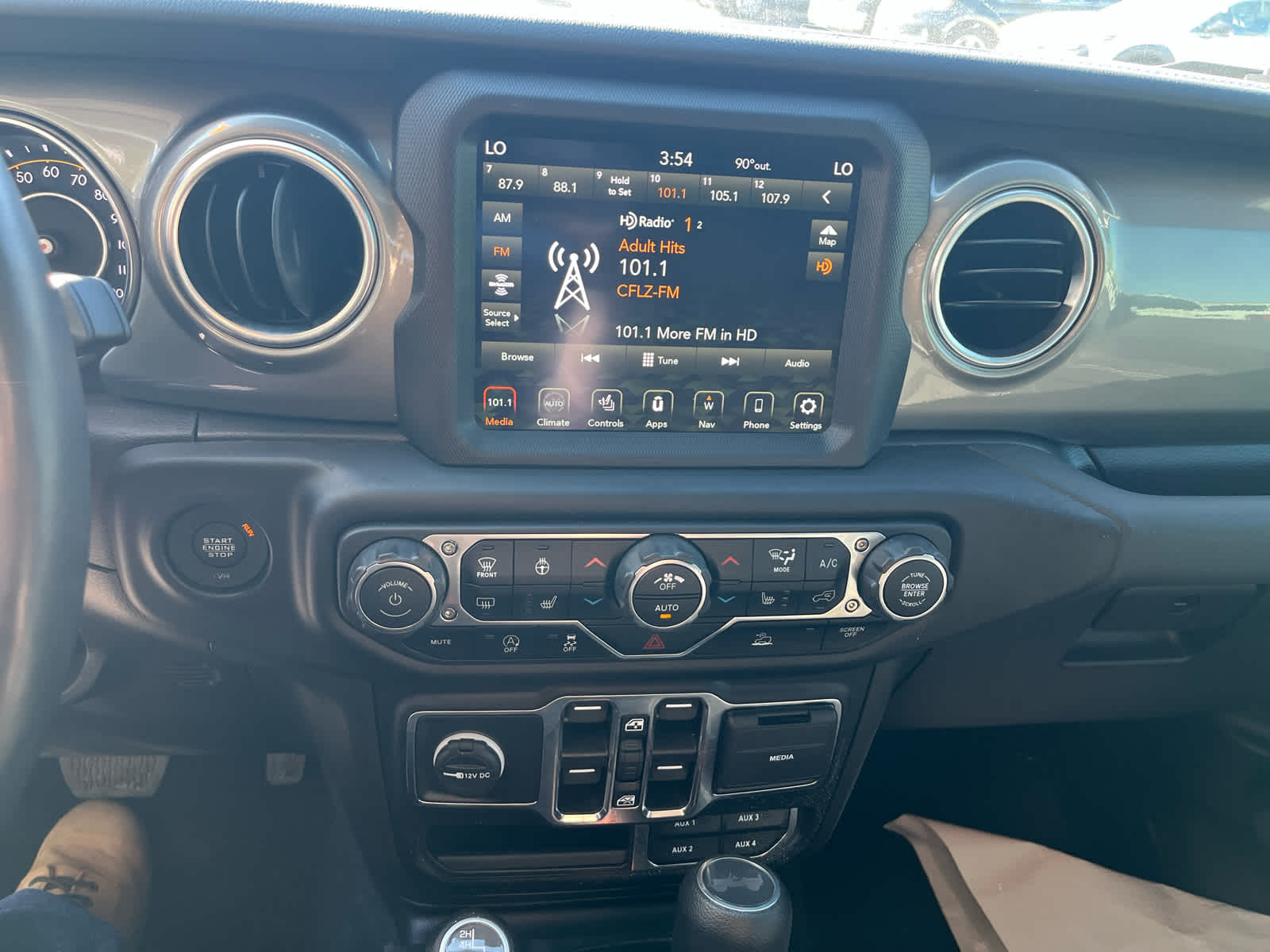 2022 Jeep Wrangler Unlimited Sahara photo 6