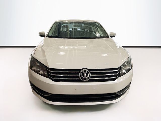 2014 Volkswagen Passat SE photo 3