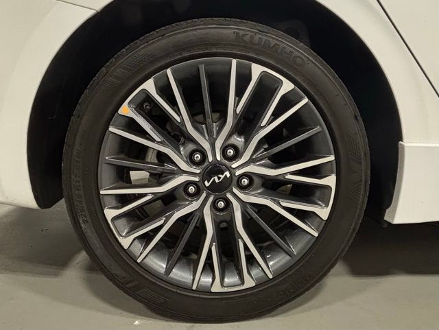 2023 Kia Forte GT-Line photo 12