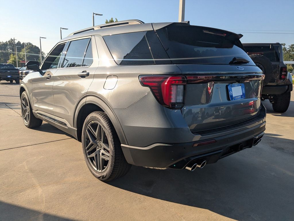 2025 Ford Explorer ST photo 6