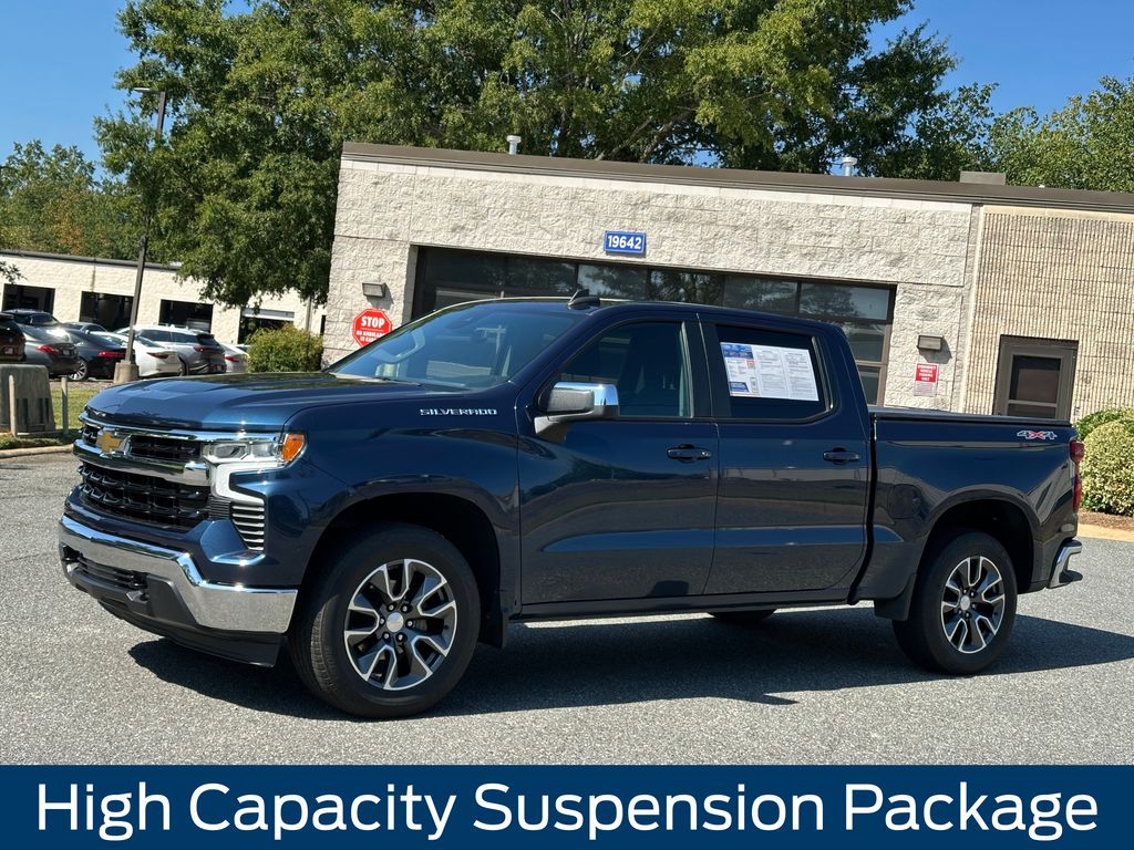 2022 Chevrolet Silverado 1500 LT photo 3