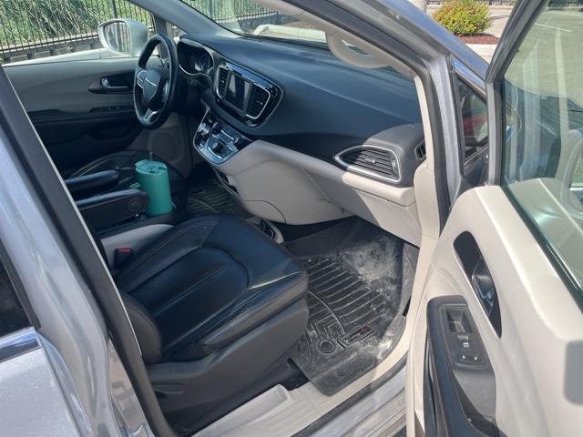 2020 Chrysler Pacifica Touring L photo 18
