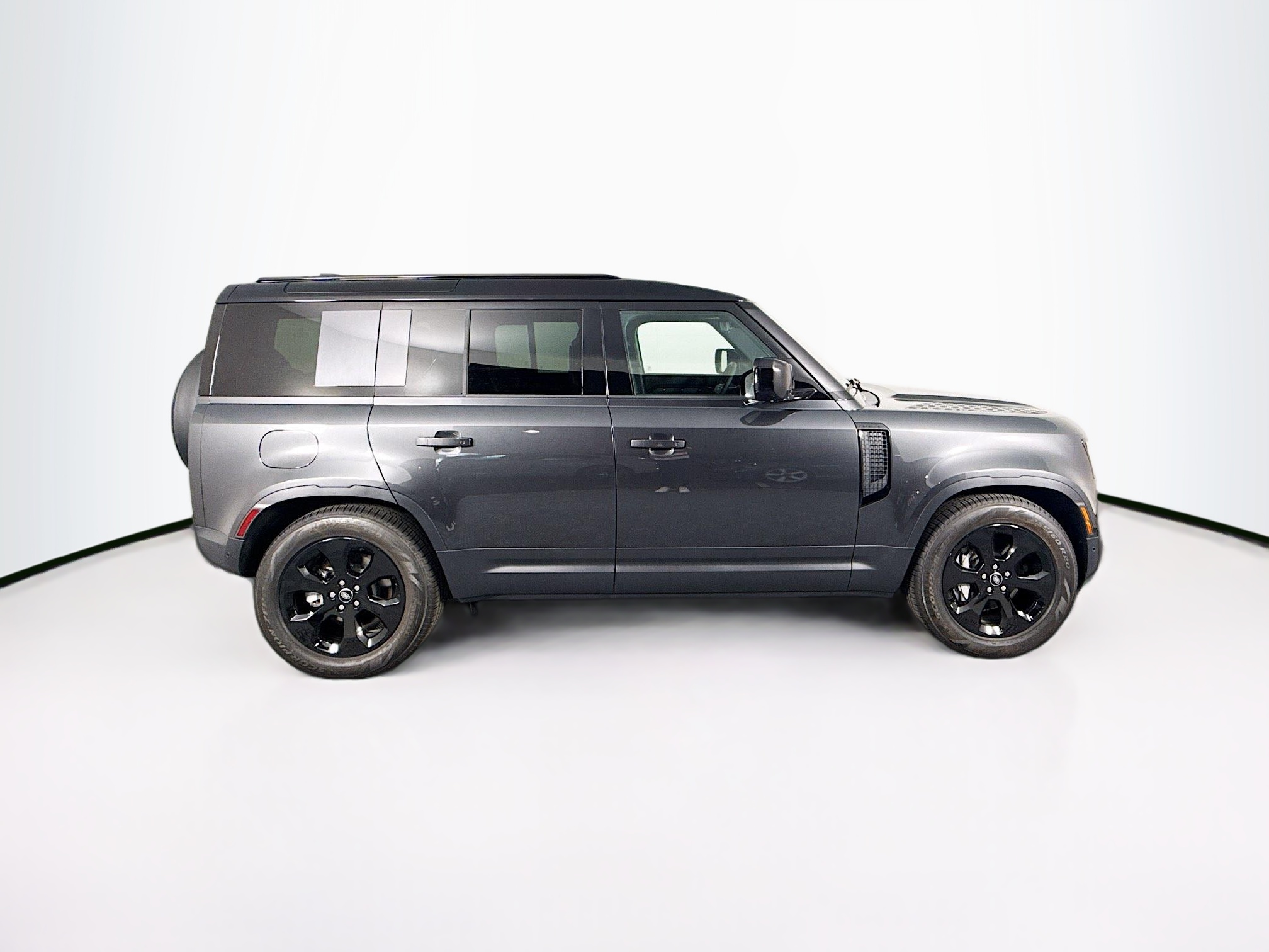 2025 Land Rover Defender 110 S photo 5