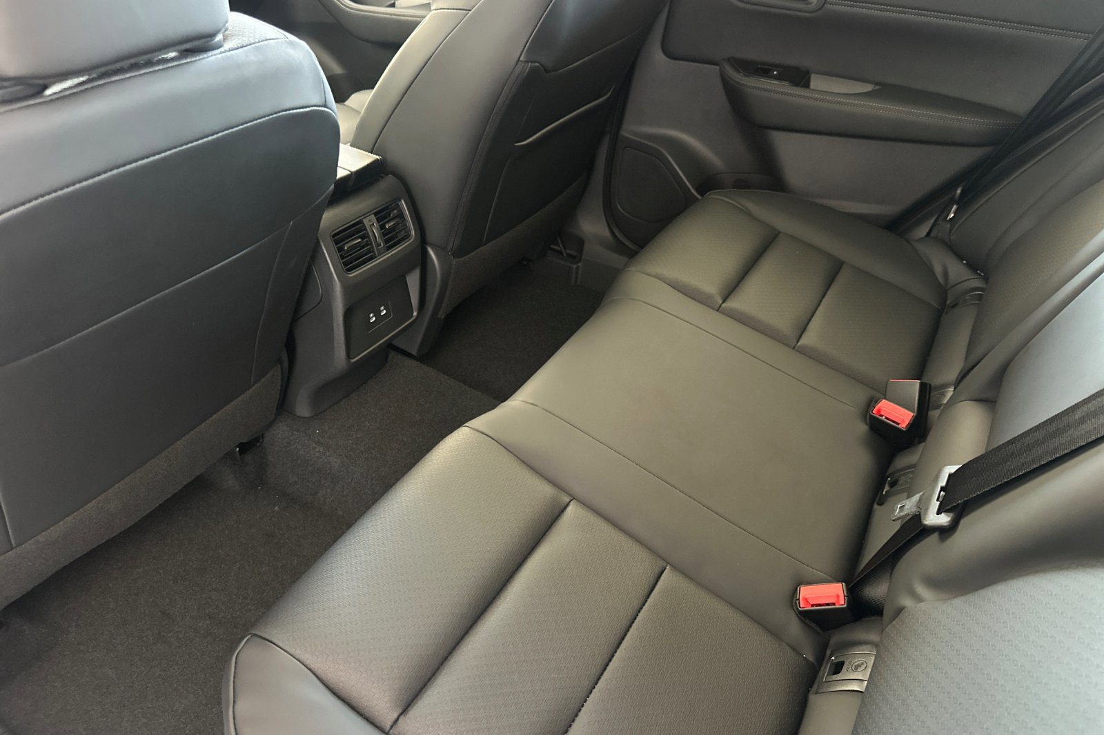 2026 Nissan Rogue SV photo 7