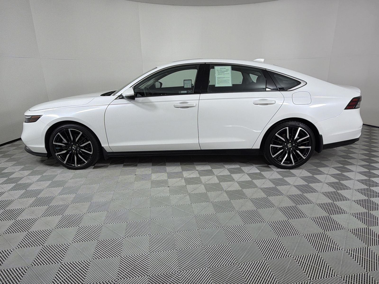2023 Honda Accord Hybrid Touring photo 2