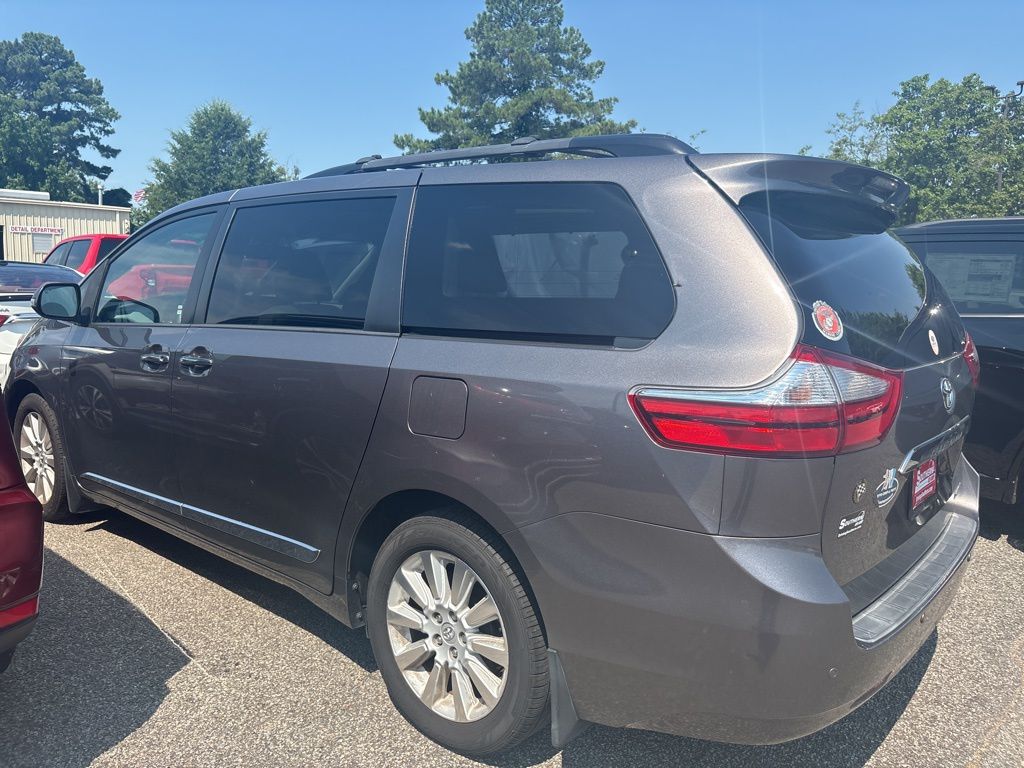 2015 Toyota Sienna Limited photo 6