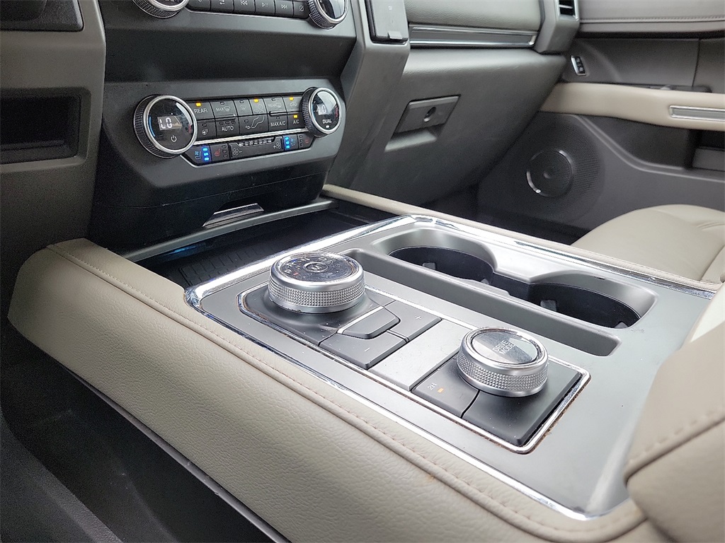 2020 Ford Expedition MAX XLT photo 24