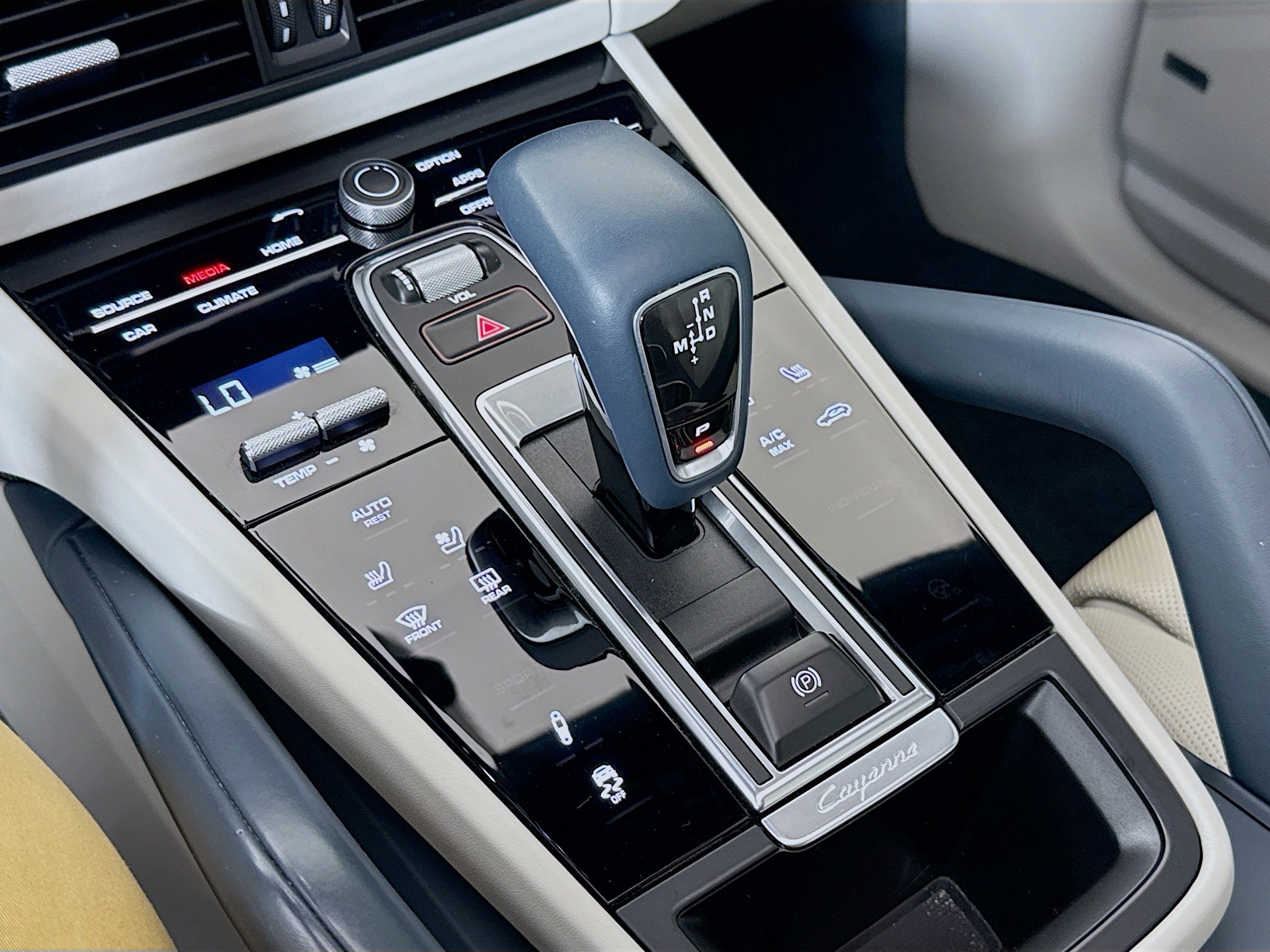 2021 Porsche Cayenne GTS photo 18