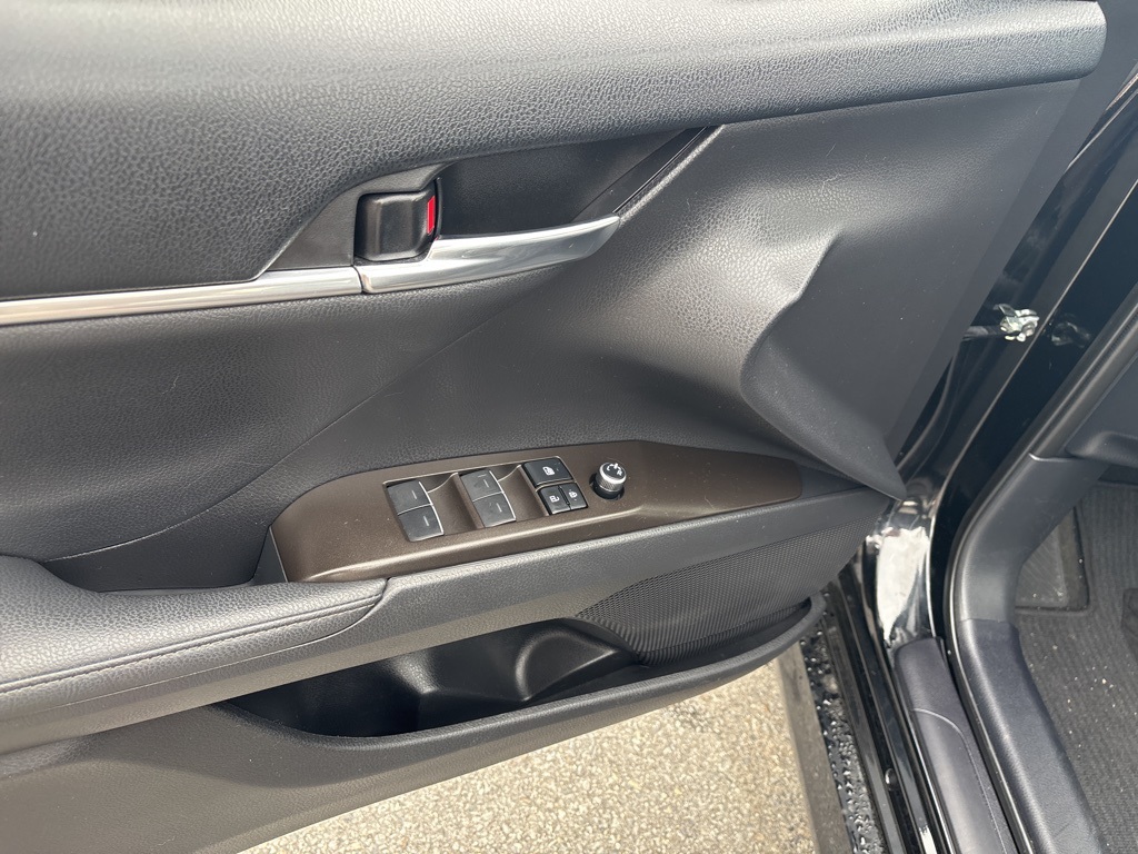 2023 Toyota Camry Hybrid XLE photo 10