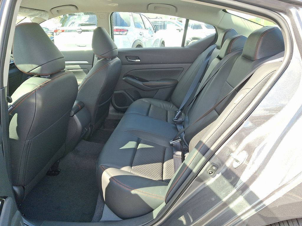 2025 Nissan Altima 2.5 SR photo 5