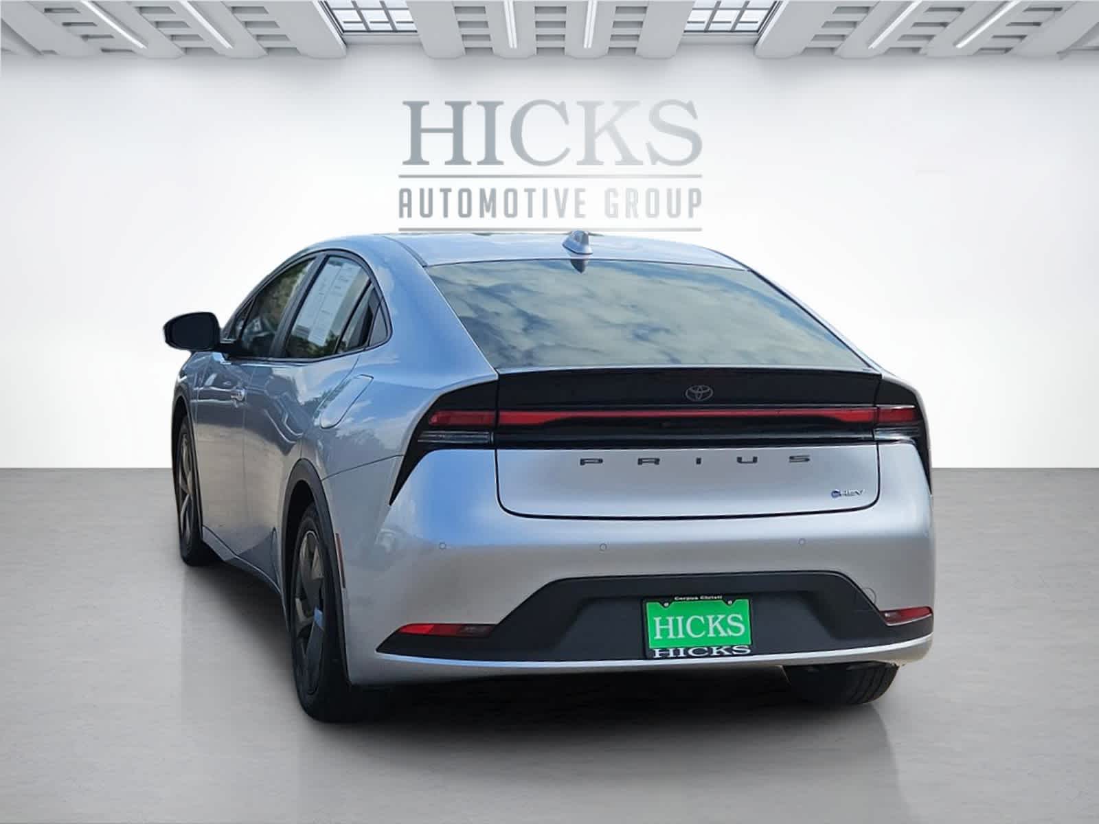 2023 Toyota Prius LE photo 3