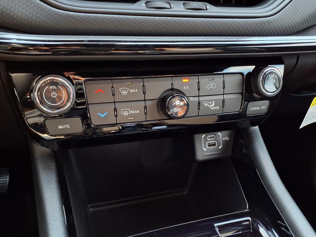 2026 Jeep Compass Latitude Altitude photo 9