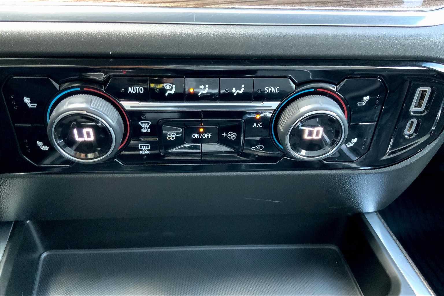 2023 Chevrolet Silverado 1500 RST photo 31