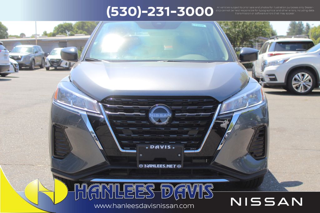 2025 Nissan Kicks Play S photo 3